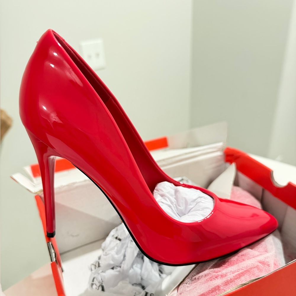 Red stilletoes size 7
